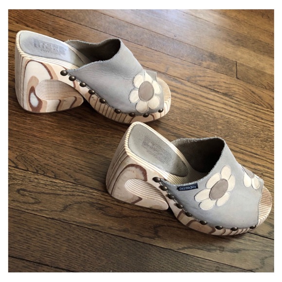 VTG 90s Aldo Carved Wood Wedges, Clogs, Platform Sandal - Picture 5 of 7